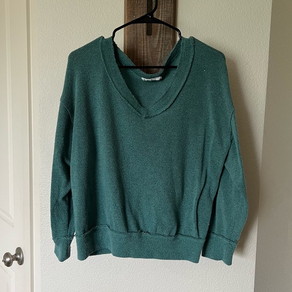 LUSH • Lightweight V-Neck Sweater - Picture 1 of 2